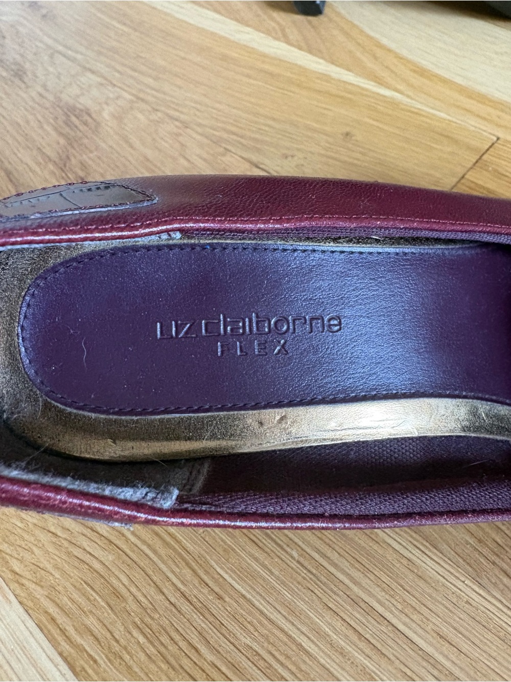 Liz Claiborne Flex Burgundy Kitten Heels - Picture 5 of 9